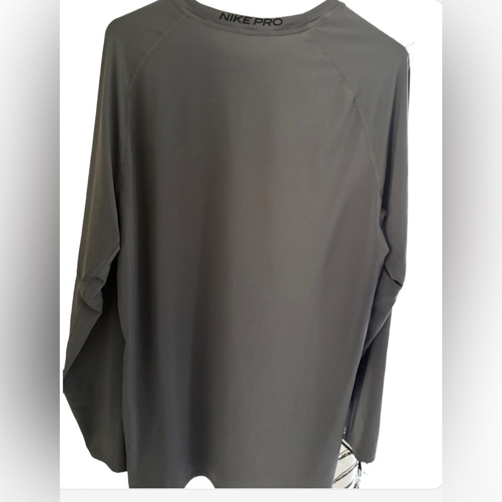 Nike Dark Gray Long Sleeve Shirt. Size large & NWOT! - Picture 2 of 2